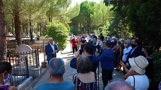 Oktay Akbal mezarı başında anıldı