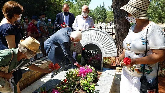 Oktay Akbal mezarı başında anıldı