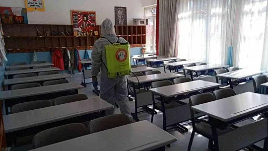 Okullarda dezenfekte çalışmaları devam ediyor