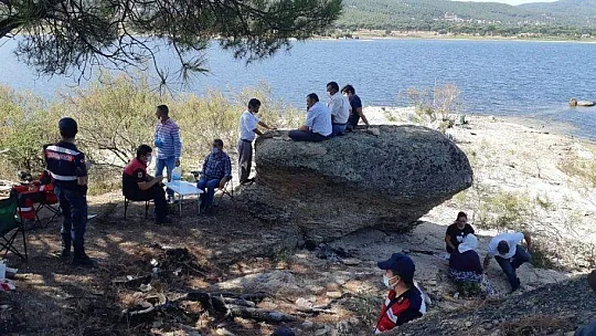 Oltasına takılan balığı çıkarmak isterken suda kayboldu