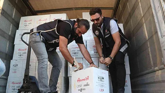 Ölüdeniz'de Kamyon kasasında 8 bin şişe kaçak içki ele geçirildi