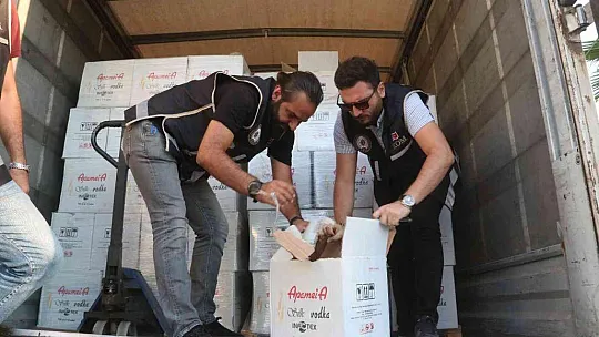 Ölüdeniz'de Kamyon kasasında 8 bin şişe kaçak içki ele geçirildi