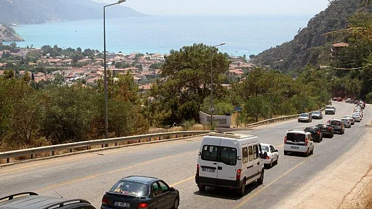 Ölüdeniz'e ulaşmak için kilometrelerce yürüdüler