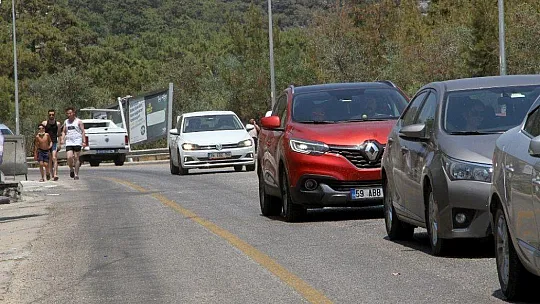 Ölüdeniz'e ulaşmak için kilometrelerce yürüdüler