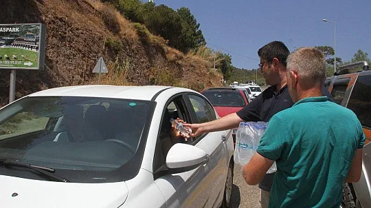 Ölüdeniz'e ulaşmak için kilometrelerce yürüdüler