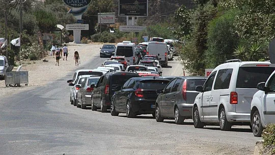 Ölüdeniz'e ulaşmak için kilometrelerce yürüdüler
