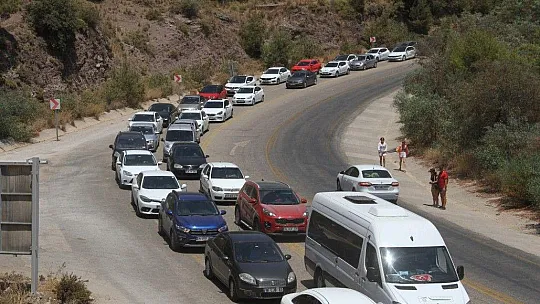 Ölüdeniz'e ulaşmak için kilometrelerce yürüdüler