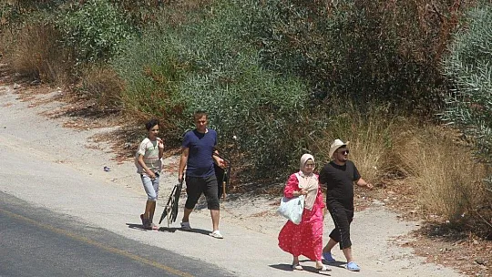 Ölüdeniz'e ulaşmak için kilometrelerce yürüdüler