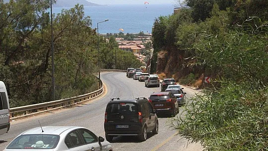 Ölüdeniz'e ulaşmak için kilometrelerce yürüdüler