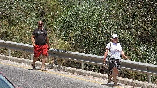 Ölüdeniz'e ulaşmak için kilometrelerce yürüdüler