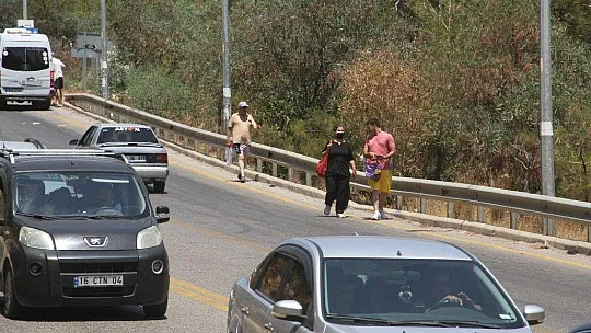 Ölüdeniz'e ulaşmak için kilometrelerce yürüdüler