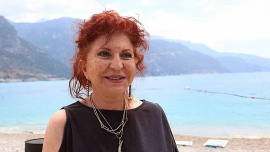 Ölüdeniz sahilinde dev Türk bayraklı 19 Mayıs kutlaması