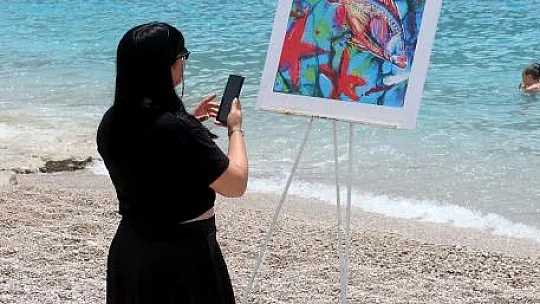Ölüdeniz sahilinde dev Türk bayraklı 19 Mayıs kutlaması
