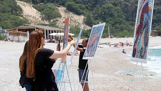 Ölüdeniz sahilinde dev Türk bayraklı 19 Mayıs kutlaması