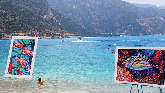 Ölüdeniz sahilinde dev Türk bayraklı 19 Mayıs kutlaması