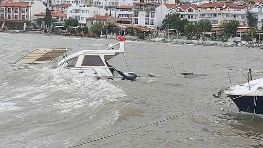 Olumsuz hava koşulları nedeniyle Datça'da batan tekne kurtarılamadı