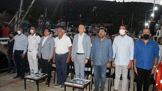 Önce denizi temizlediler sonra 30 bin yavru balığı denize bıraktılar
