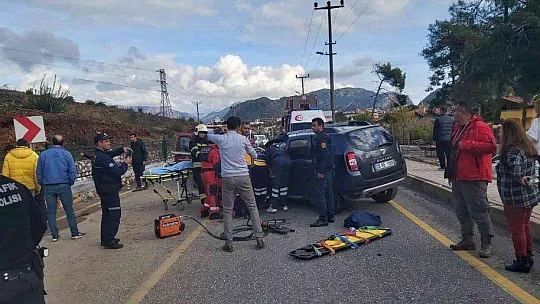 ORMAN ARACI İLE OTOMOBİL ÇARPIŞTI: 3 YARALI