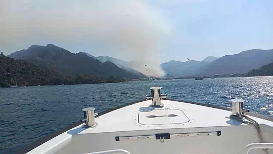 ORMAN YANGINI İÇİN UÇAK VE HELİKOPTERLERİN SU ALDIĞI BÖLGE DENİZ TRAFİĞİNE KAPATILDI
