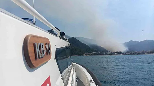 ORMAN YANGINI İÇİN UÇAK VE HELİKOPTERLERİN SU ALDIĞI BÖLGE DENİZ TRAFİĞİNE KAPATILDI