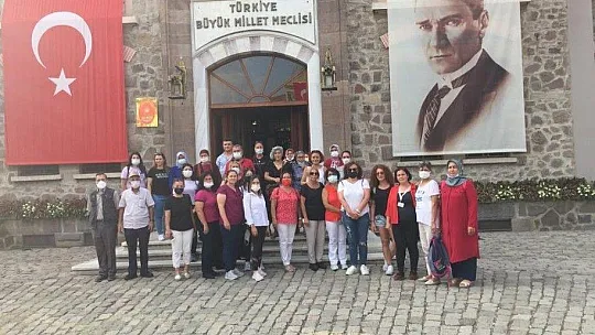 Orman yangınlarında gönüllü mücadele eden kadınlardan Anıtkabir ziyareti