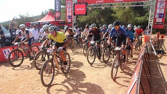 Ormanlık alandaki zorlu parkurda 85 sporcu kıyasıya mücadele etti