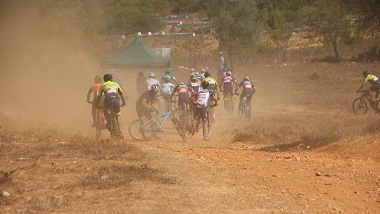 Ormanlık alandaki zorlu parkurda 85 sporcu kıyasıya mücadele etti