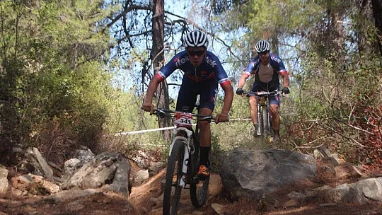 Ormanlık alandaki zorlu parkurda 85 sporcu kıyasıya mücadele etti