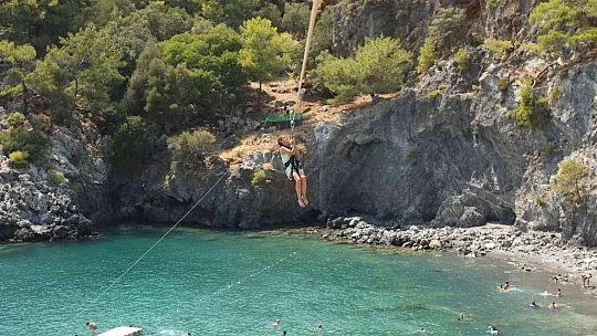 ORTACA AŞI KOYU, GÖRENLERİ MEST EDİYOR