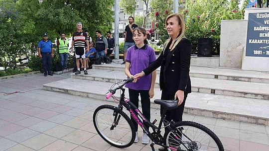ORTACA'DA 55 ÇOCUĞA BİSİKLET HEDİYE EDİLDİ