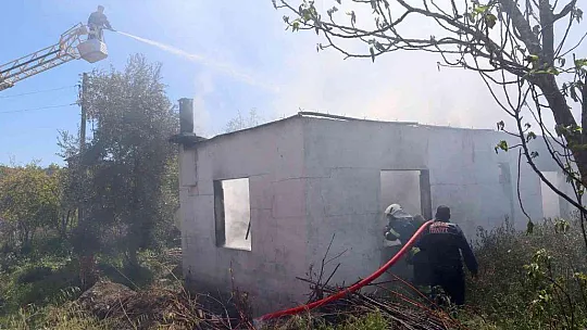 Ortaca'da ev küle döndü