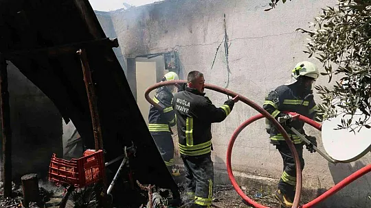 Ortaca'da ev küle döndü