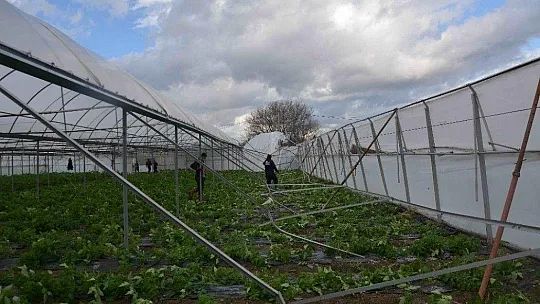 Ortaca'da fırtına seralara zarar verdi