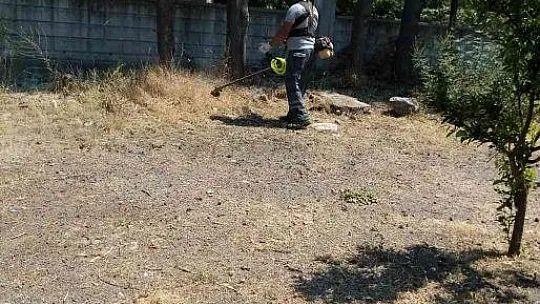 Ortaca'da ortak yaşam alanlarında kuru otlar temizleniyor