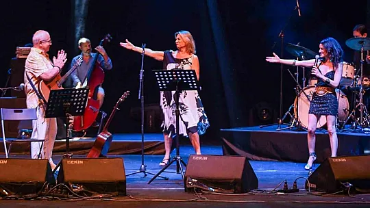 Ortaçgil'in 50'inci sanat yılına büyük ilgi