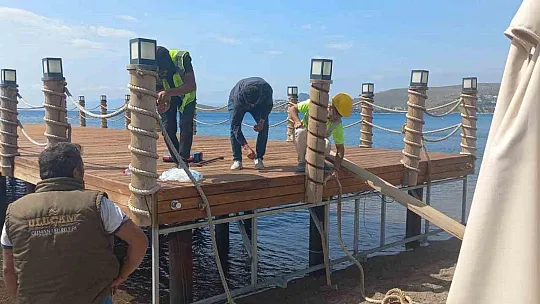 Ortakent-Yahşi sahilindeki son iskele sökülüyor