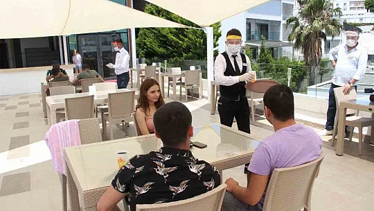 Oteller eski günlerine geri dönüyor, pandemi kuralları kaldırıldı