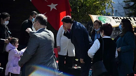 Karaca, Otizm Farkındalık Günü dolayısıyla ziyaretlerde bulundu