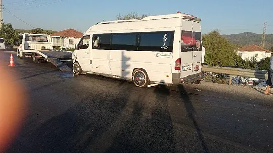 Otomobil ile minibüs çarpıştı 5 yaralı