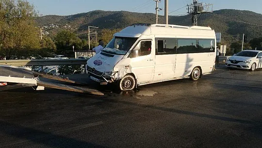 Otomobil ile minibüs çarpıştı 5 yaralı