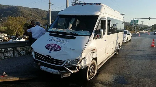 Otomobil ile minibüs çarpıştı 5 yaralı