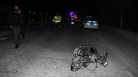 Otomobil ile motosiklet çarpıştı: 1 ölü