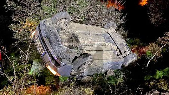 OTOMOBİL ŞARAMPOLE DÜŞTÜ