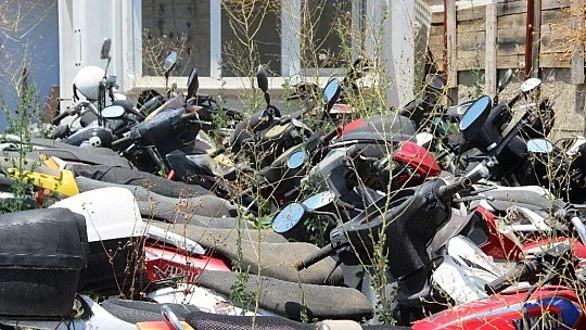 Otoparklar motosiklet mezarlığına döndü