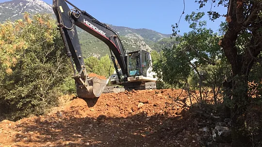 Ovacık'ta alt yapı için yol açma çalışmaları sürüyor