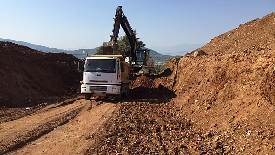 Ovacık'ta alt yapı için yol açma çalışmaları sürüyor