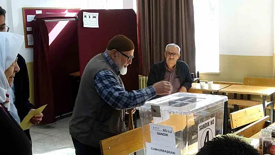 Oy kullanmaya sedye ile getirildi