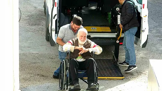 Oy kullanmaya sedye ile getirildi