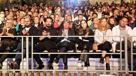Öykü Gürman'dan hayranlarına müjde