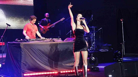Ozan Doğulu ve Hera, Bodrum Kalesi'nde sahne aldı